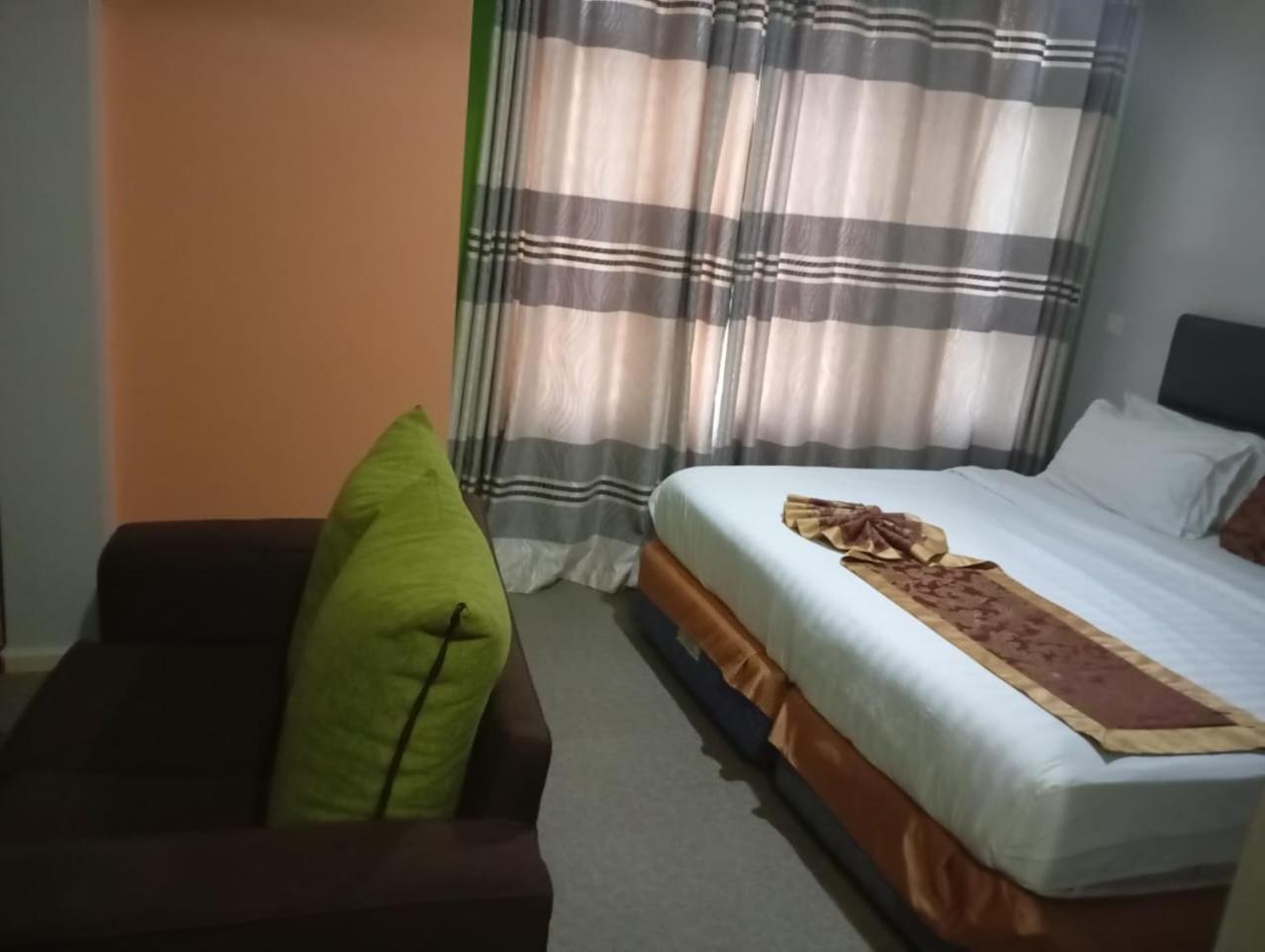 Maple Inn Hotel Найроби Экстерьер фото